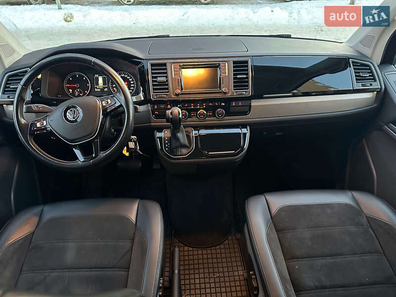 Минивэн Volkswagen Multivan 2017 в Киеве