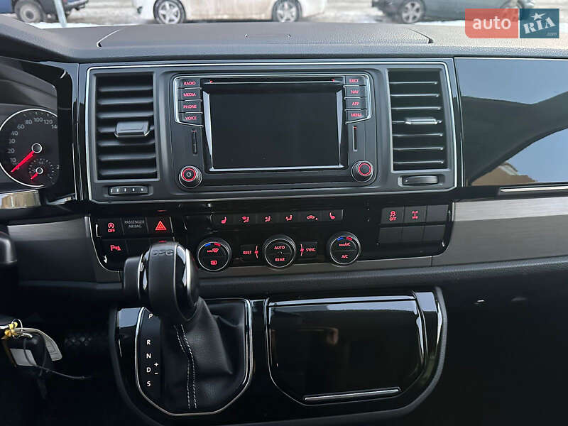 Минивэн Volkswagen Multivan 2017 в Киеве