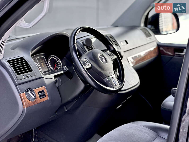 Минивэн Volkswagen Multivan 2011 в Киеве