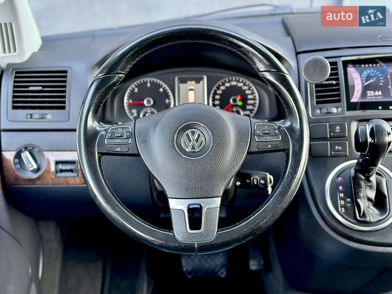 Минивэн Volkswagen Multivan 2011 в Киеве