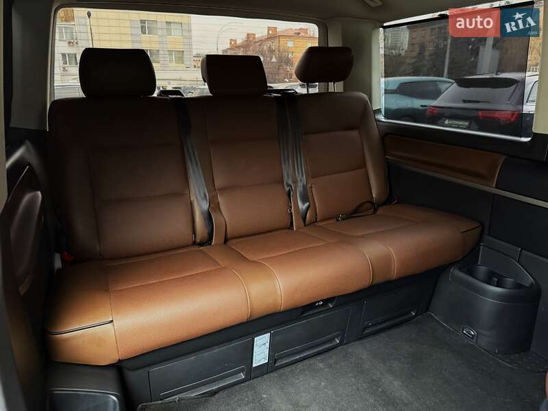 Минивэн Volkswagen Multivan 2018 в Киеве