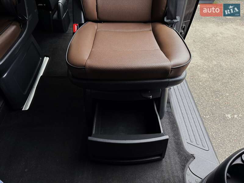 Минивэн Volkswagen Multivan 2018 в Киеве