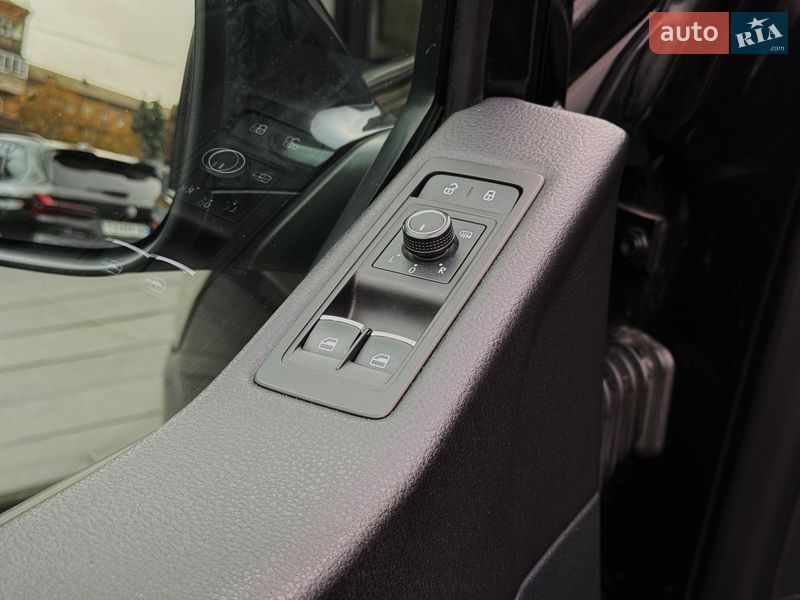 Минивэн Volkswagen Multivan 2018 в Киеве