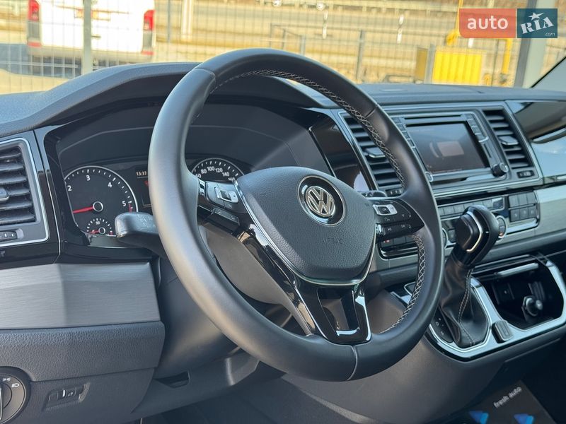 Минивэн Volkswagen Multivan 2017 в Ровно
