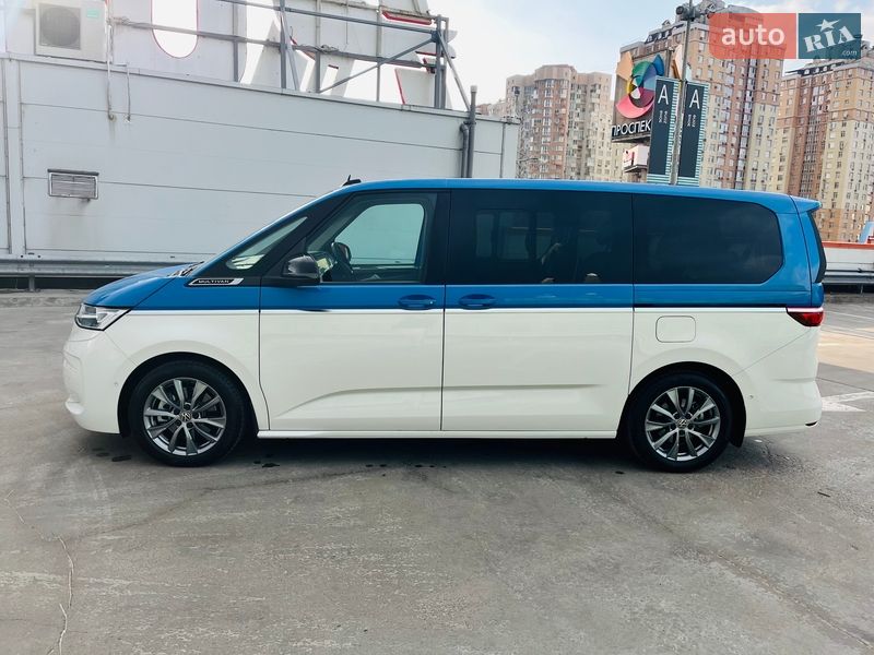 Минивэн Volkswagen Multivan 2023 в Киеве