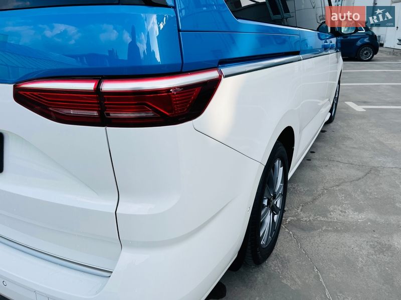 Минивэн Volkswagen Multivan 2023 в Киеве