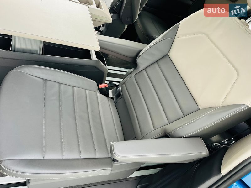 Минивэн Volkswagen Multivan 2023 в Киеве