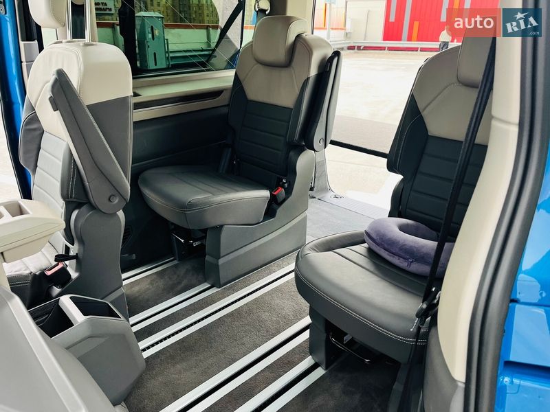 Минивэн Volkswagen Multivan 2023 в Киеве