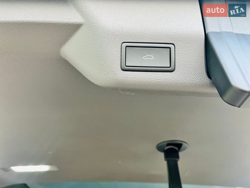 Минивэн Volkswagen Multivan 2023 в Киеве