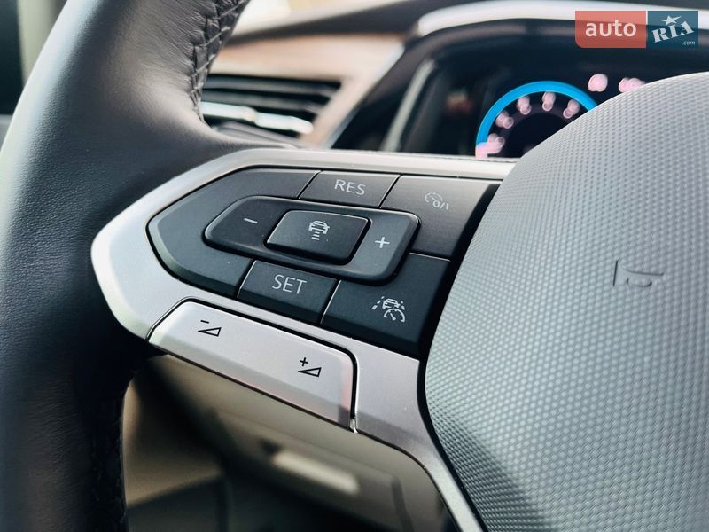 Минивэн Volkswagen Multivan 2023 в Киеве