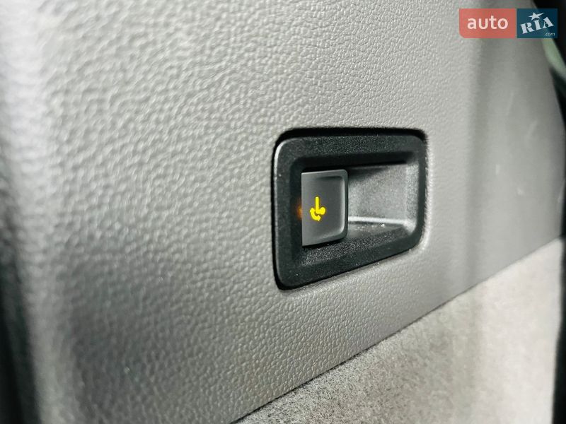 Минивэн Volkswagen Multivan 2023 в Киеве