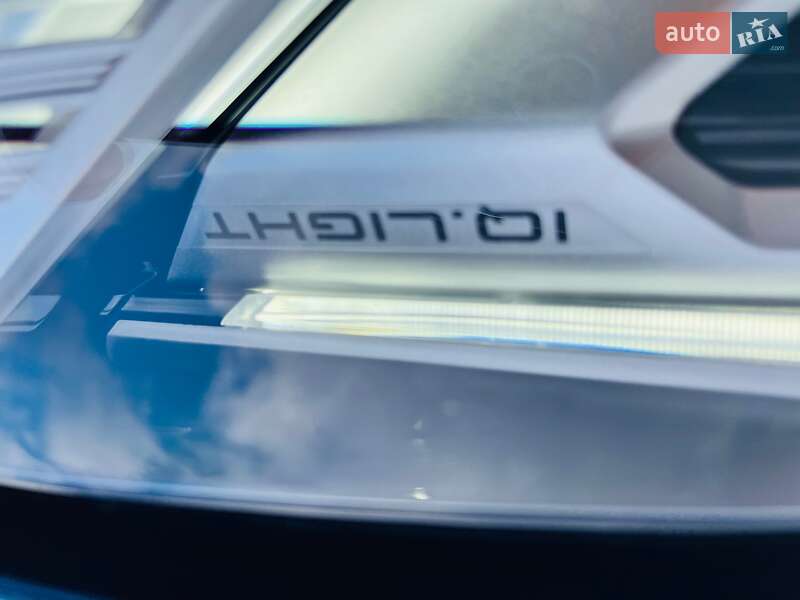 Минивэн Volkswagen Multivan 2023 в Киеве