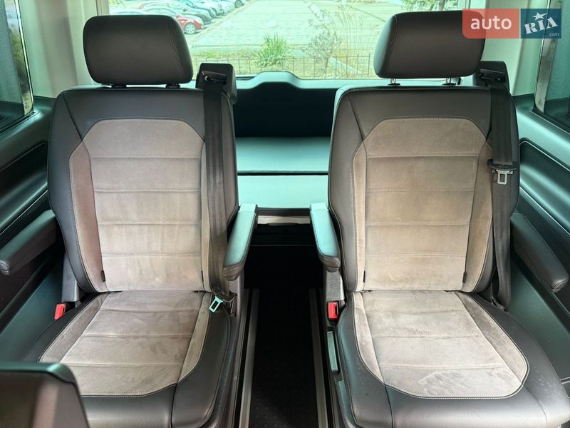 Минивэн Volkswagen Multivan 2023 в Киеве
