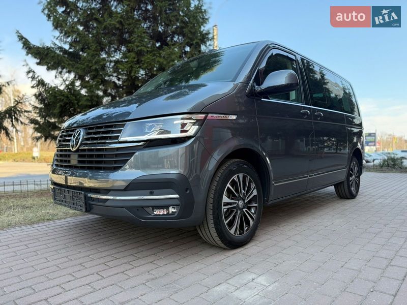 Минивэн Volkswagen Multivan 2023 в Киеве