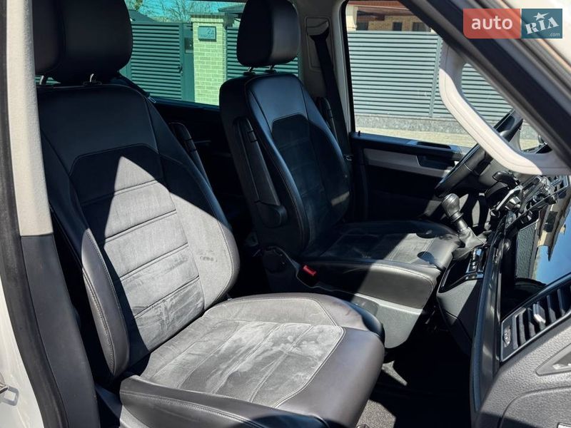 Мінівен Volkswagen Multivan 2016 в Хмельницькому