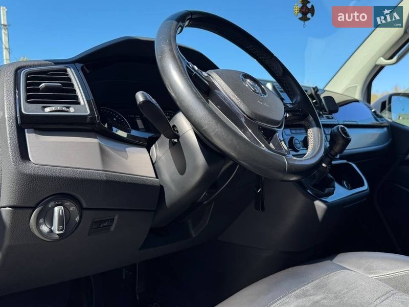 Мінівен Volkswagen Multivan 2016 в Хмельницькому