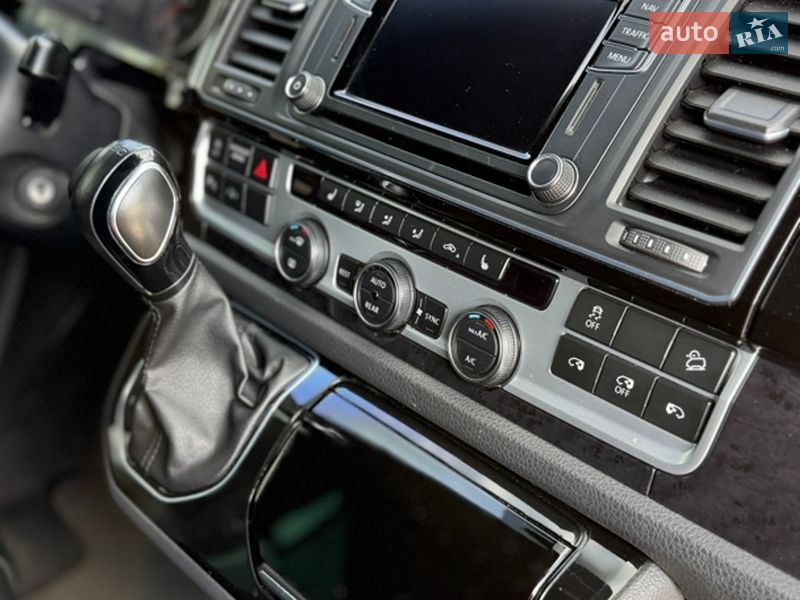 Мінівен Volkswagen Multivan 2017 в Дніпрі