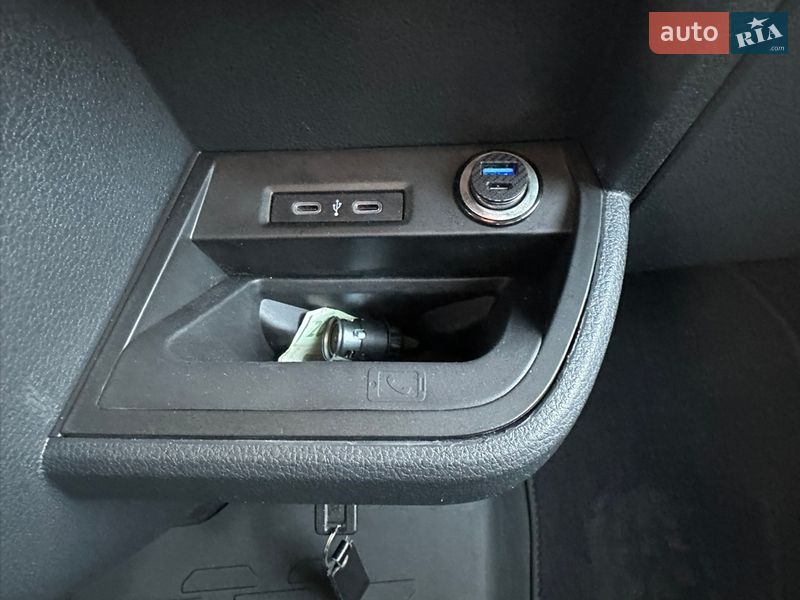 Минивэн Volkswagen Multivan 2024 в Киеве