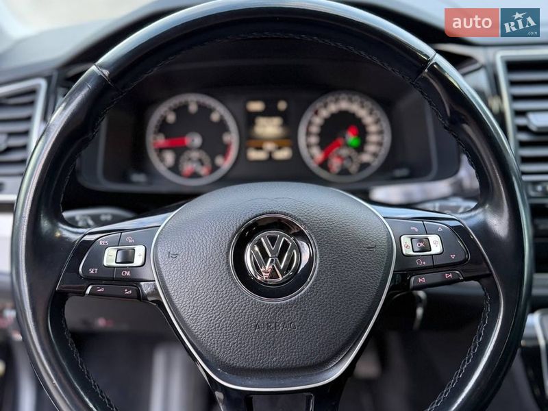 Мінівен Volkswagen Multivan 2016 в Луцьку