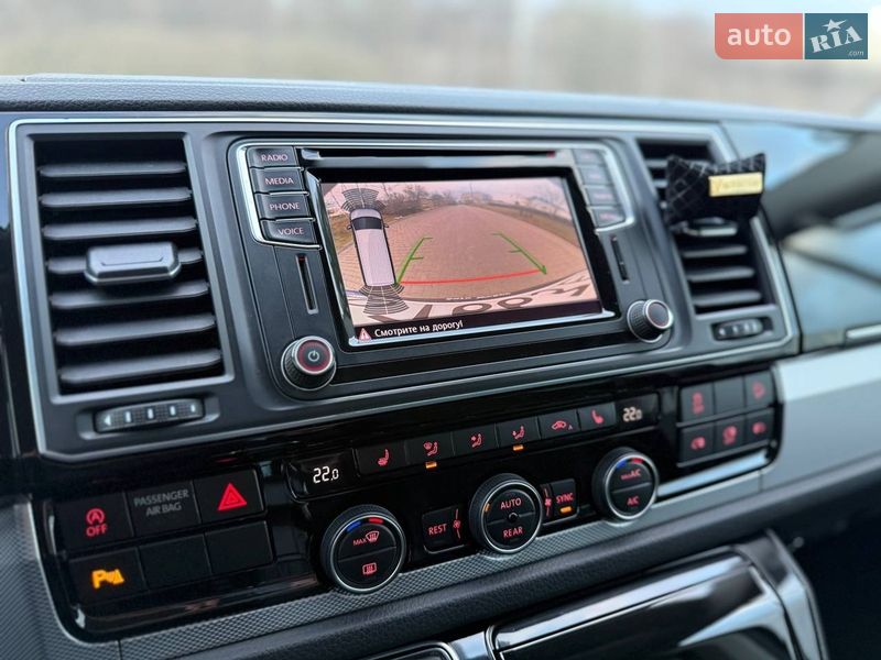 Мінівен Volkswagen Multivan 2016 в Луцьку