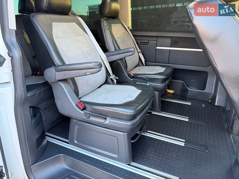 Минивэн Volkswagen Multivan 2021 в Львове