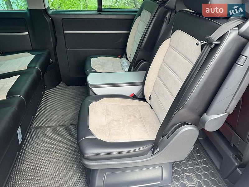 Минивэн Volkswagen Multivan 2015 в Новомосковске