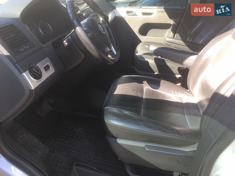 Минивэн Volkswagen Multivan 2012 в Виннице