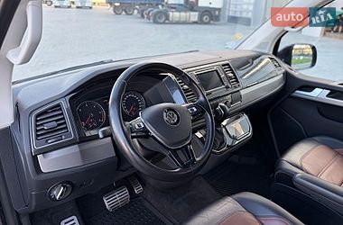 Мінівен Volkswagen Multivan 2017 в Чернівцях