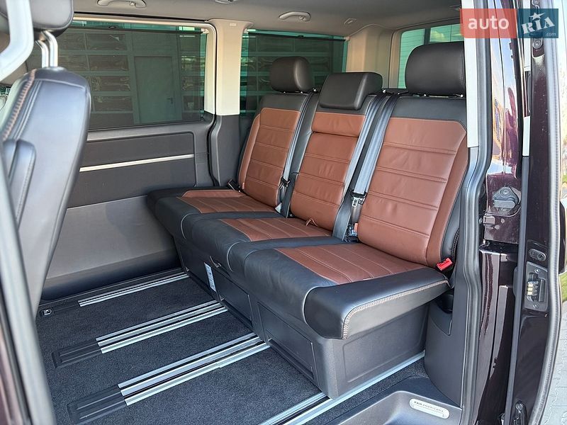 Мінівен Volkswagen Multivan 2017 в Чернівцях