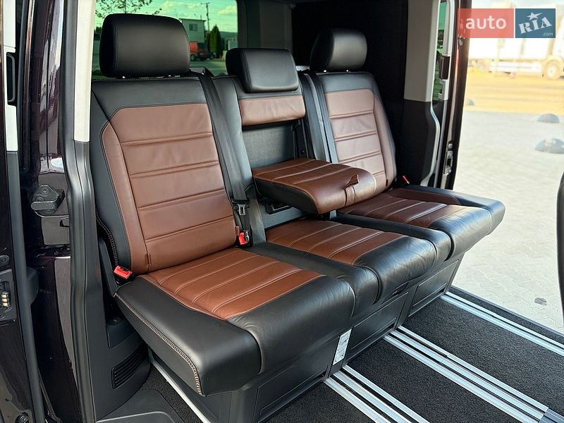 Мінівен Volkswagen Multivan 2017 в Чернівцях