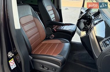 Мінівен Volkswagen Multivan 2017 в Чернівцях