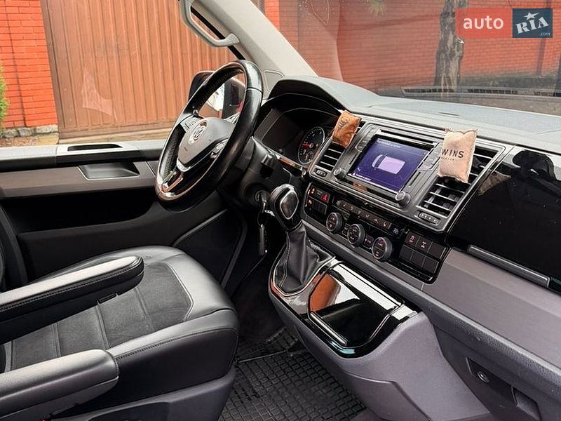 Мінівен Volkswagen Multivan 2017 в Дніпрі