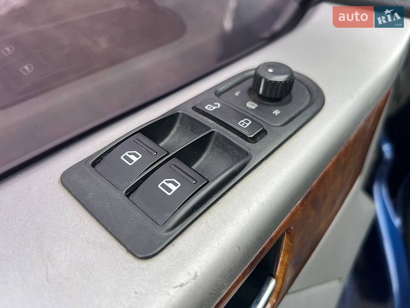 Минивэн Volkswagen Multivan 2008 в Киеве