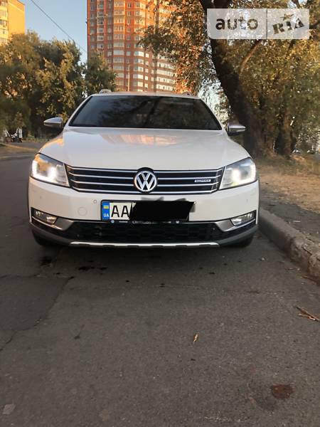 Універсал Volkswagen Passat Alltrack 2014 в Києві