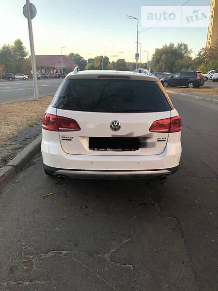 Універсал Volkswagen Passat Alltrack 2014 в Києві