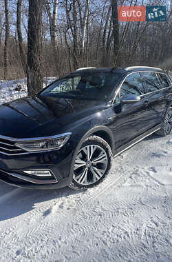 Универсал Volkswagen Passat Alltrack 2020 в Киеве