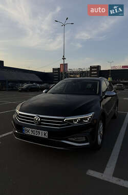 Універсал Volkswagen Passat Alltrack 2020 в Києві