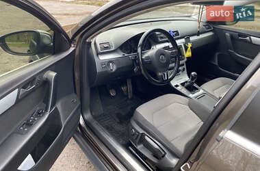 Універсал Volkswagen Passat Alltrack 2012 в 