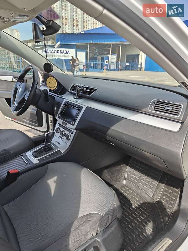 Универсал Volkswagen Passat Alltrack 2013 в Киеве