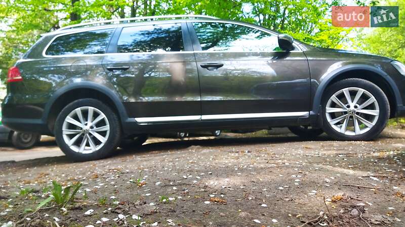 Универсал Volkswagen Passat Alltrack 2012 в 
