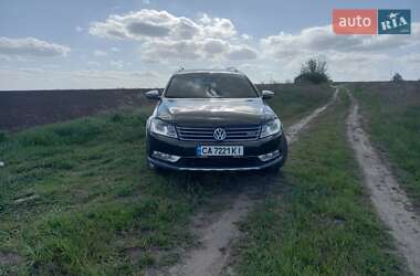 Універсал Volkswagen Passat Alltrack 2012 в 
