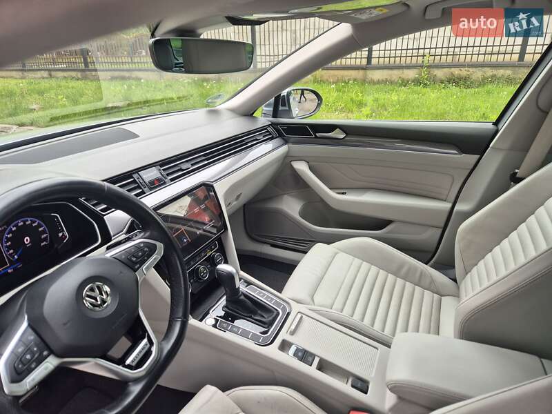 Универсал Volkswagen Passat Alltrack 2019 в Нововолынске
