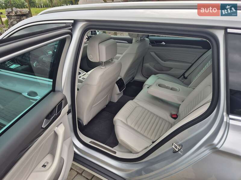 Универсал Volkswagen Passat Alltrack 2019 в Нововолынске