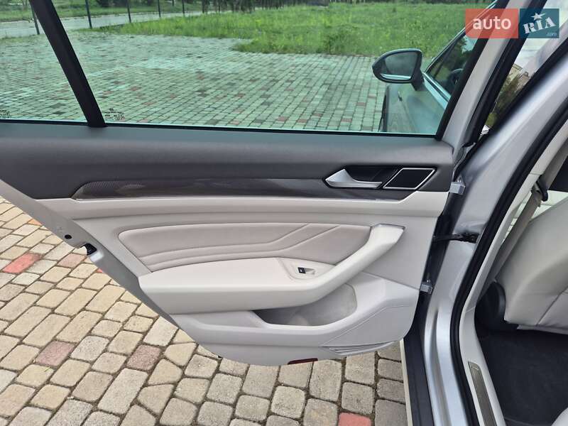 Универсал Volkswagen Passat Alltrack 2019 в Нововолынске