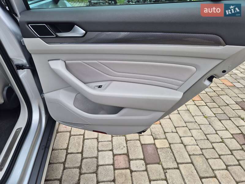 Универсал Volkswagen Passat Alltrack 2019 в Нововолынске