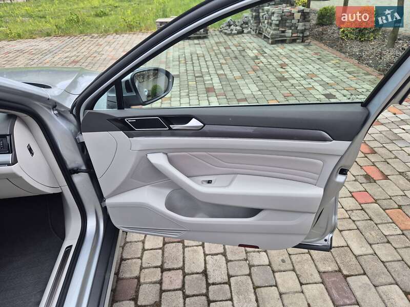 Универсал Volkswagen Passat Alltrack 2019 в Нововолынске