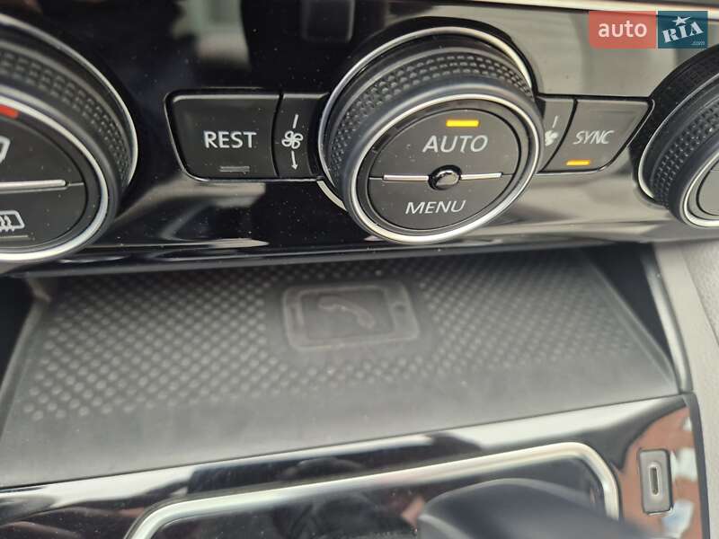 Универсал Volkswagen Passat Alltrack 2019 в Нововолынске