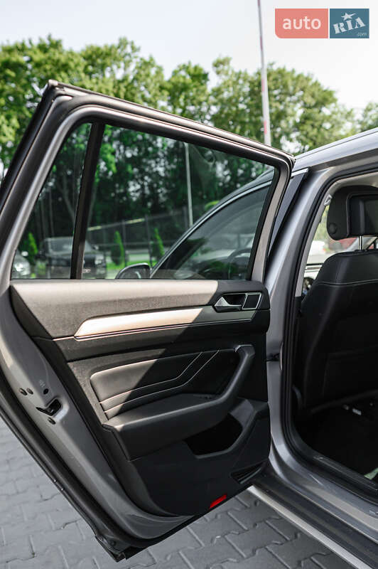Универсал Volkswagen Passat Alltrack 2020 в Львове