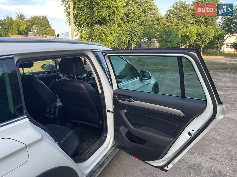 Универсал Volkswagen Passat Alltrack 2017 в Бродах
