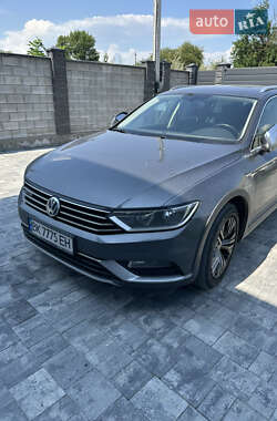 Універсал Volkswagen Passat Alltrack 2017 в Рівному